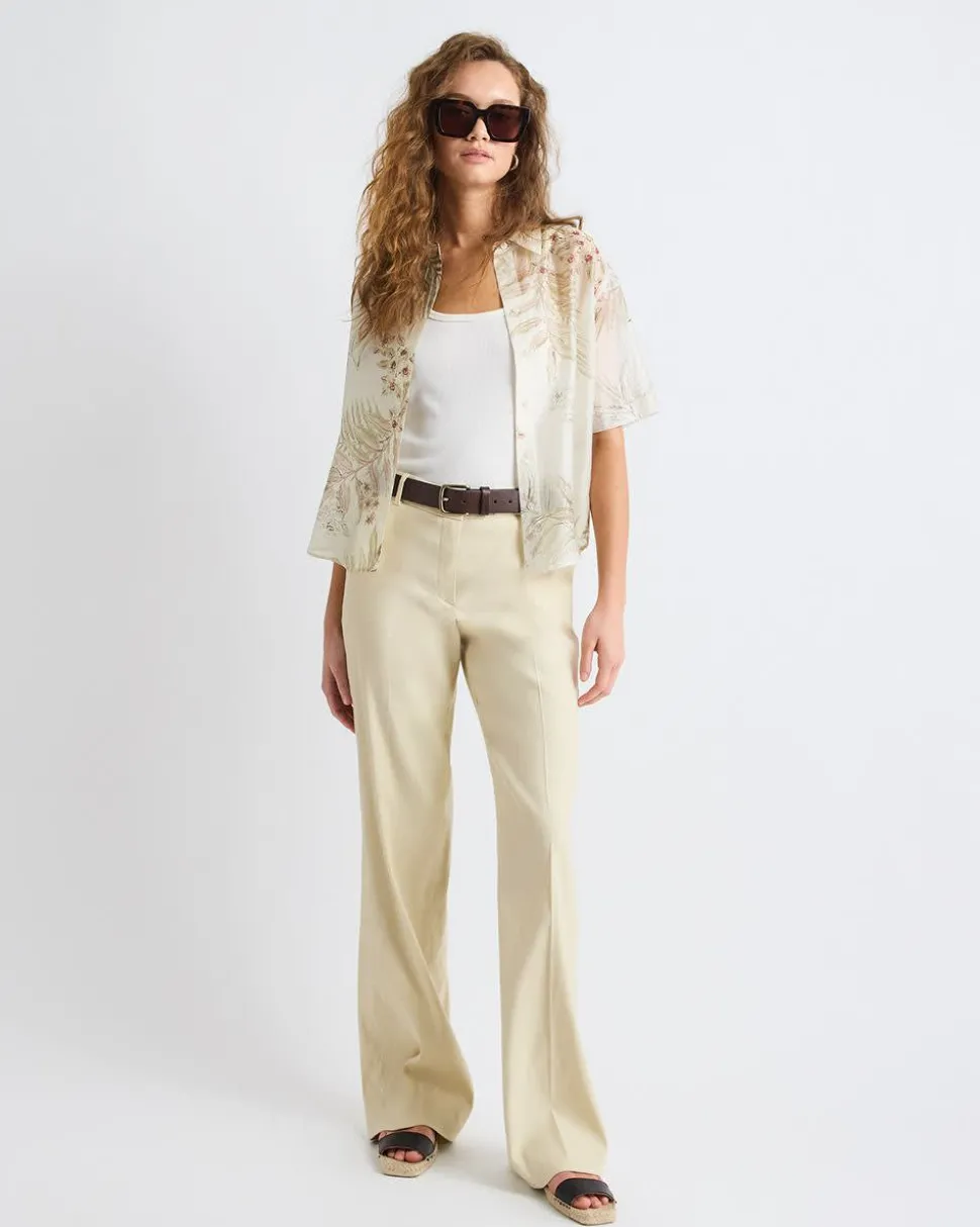 Short-Sleeve Buttoned-Down Blouse with Shirt Collar